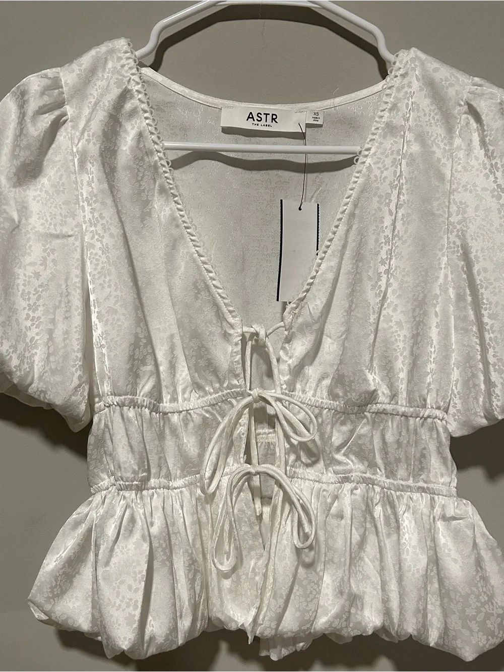 ASTR Cream Tie-Front Puff Sleeve Peplum Blouse